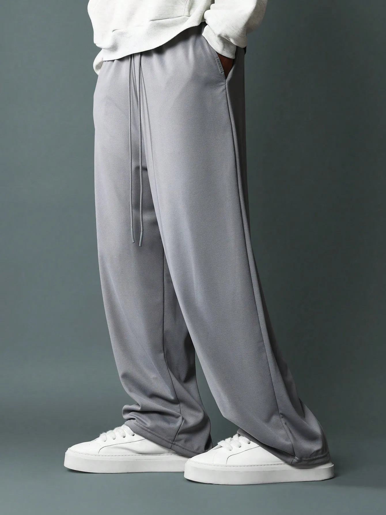 Barrel Fit Sweatpants With Drawstrings