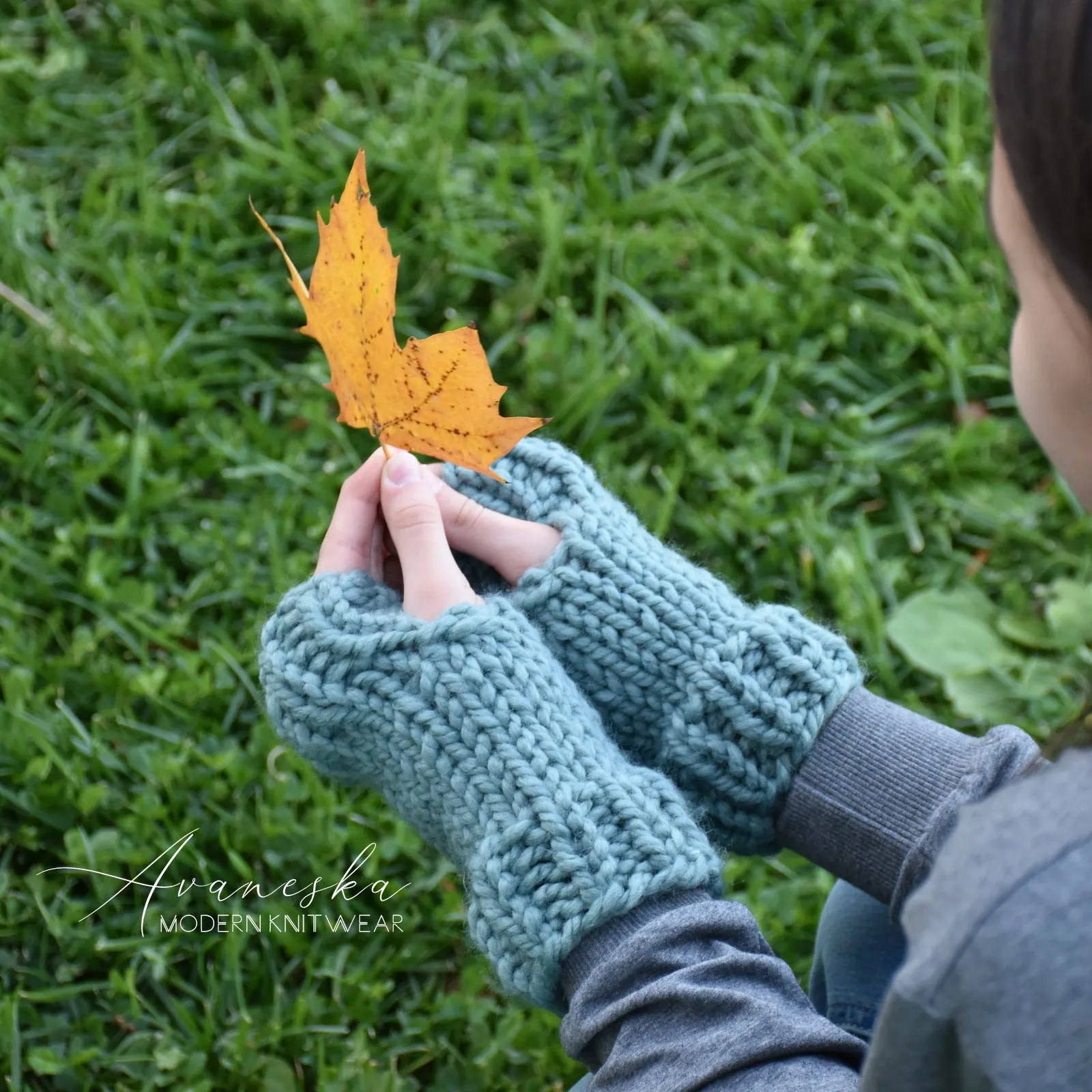 Chunky Fingerless Arm Warmers | THE OKOTOKS