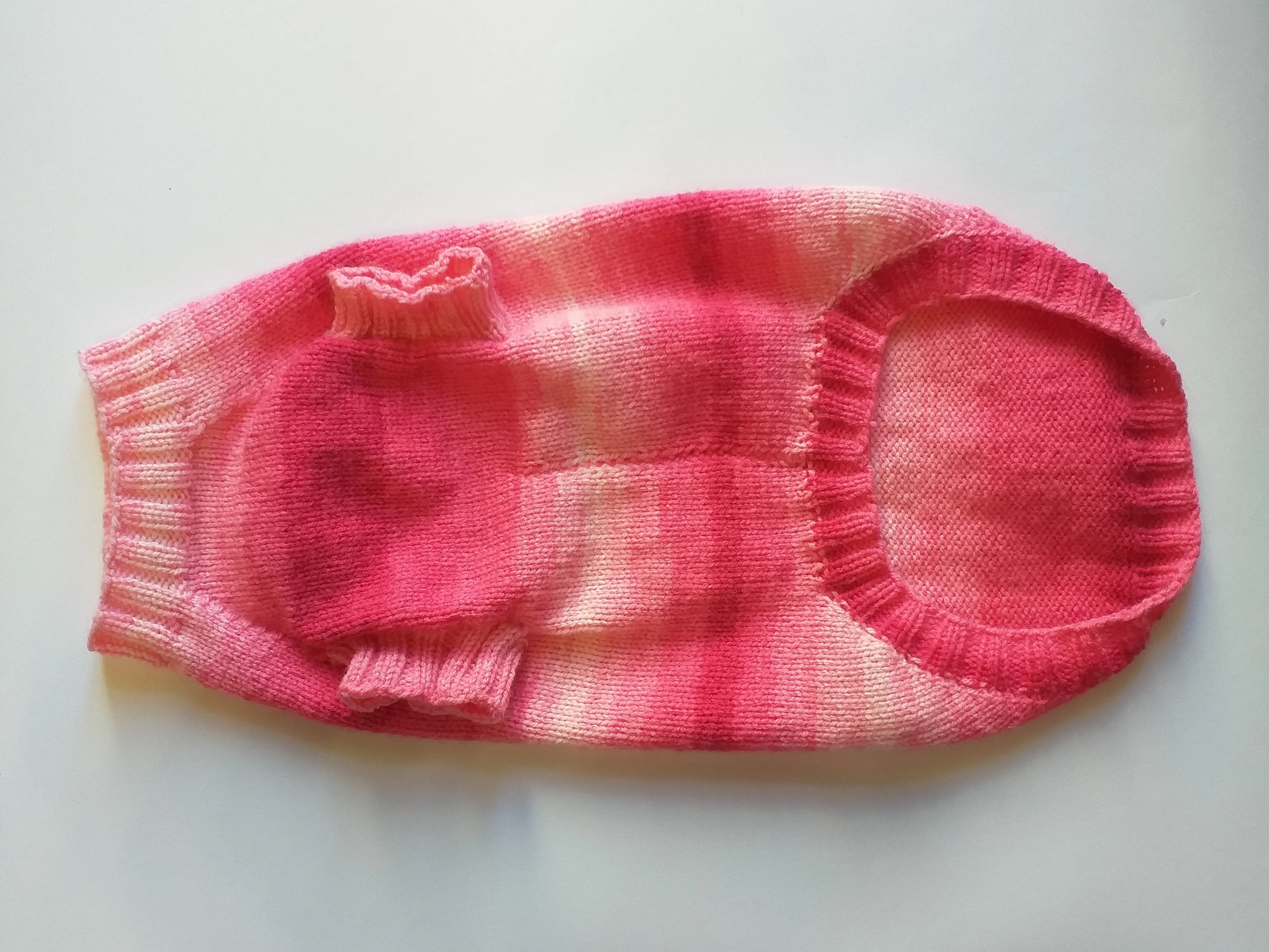 Clothes sausage dog pink sweater with bow, knitted pink sweater with bow for dog