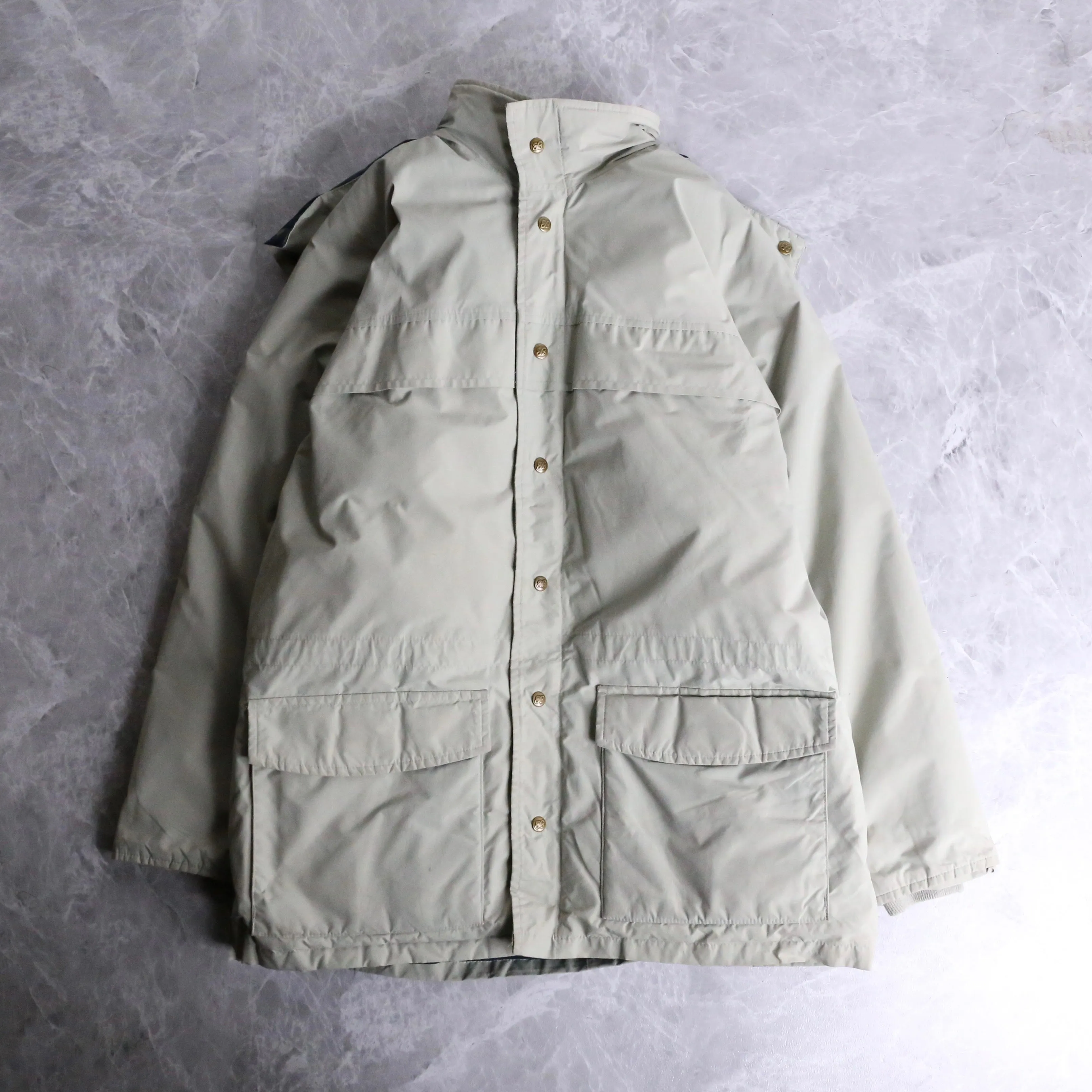 “Eddie Bauer”beige color down parka