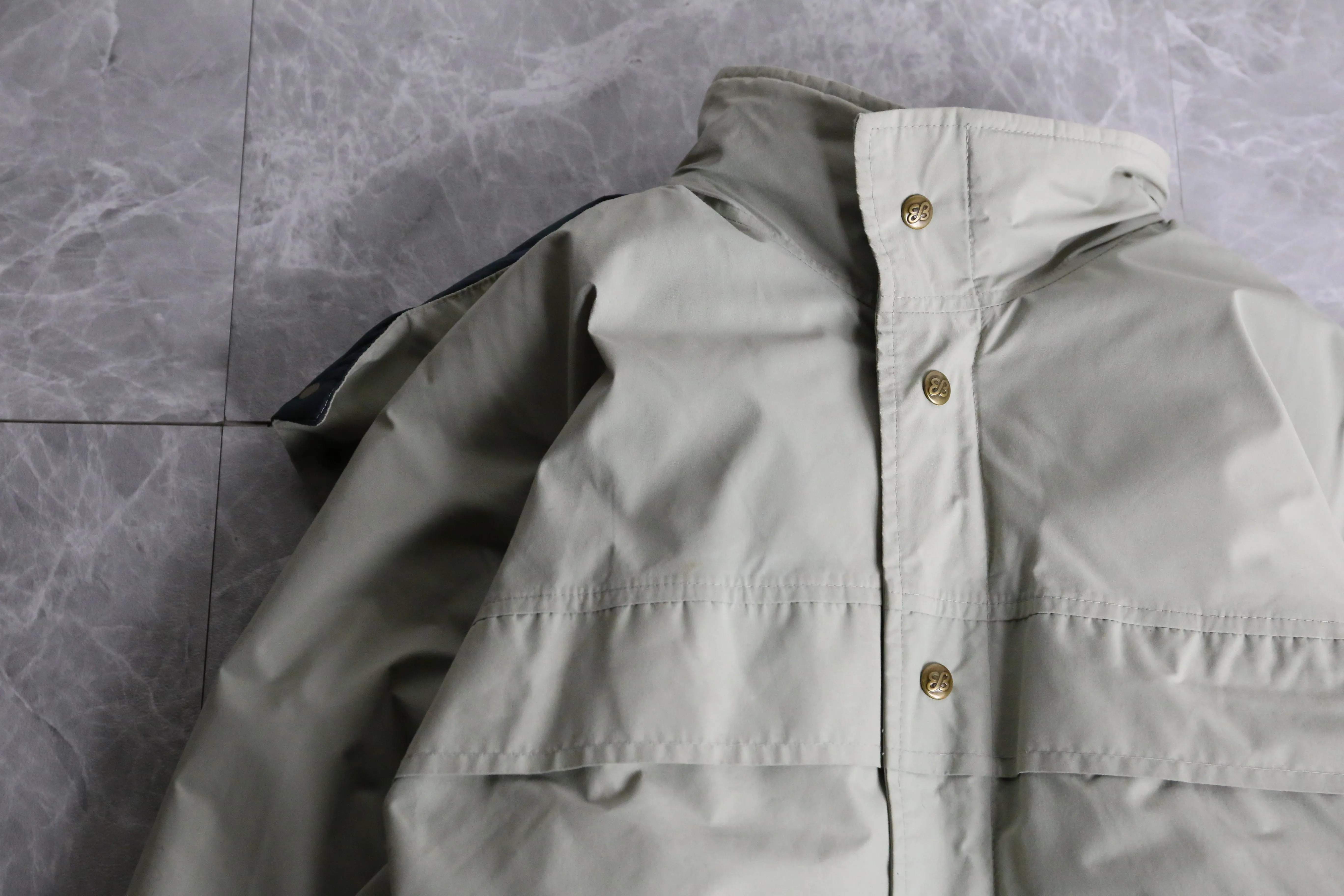 “Eddie Bauer”beige color down parka