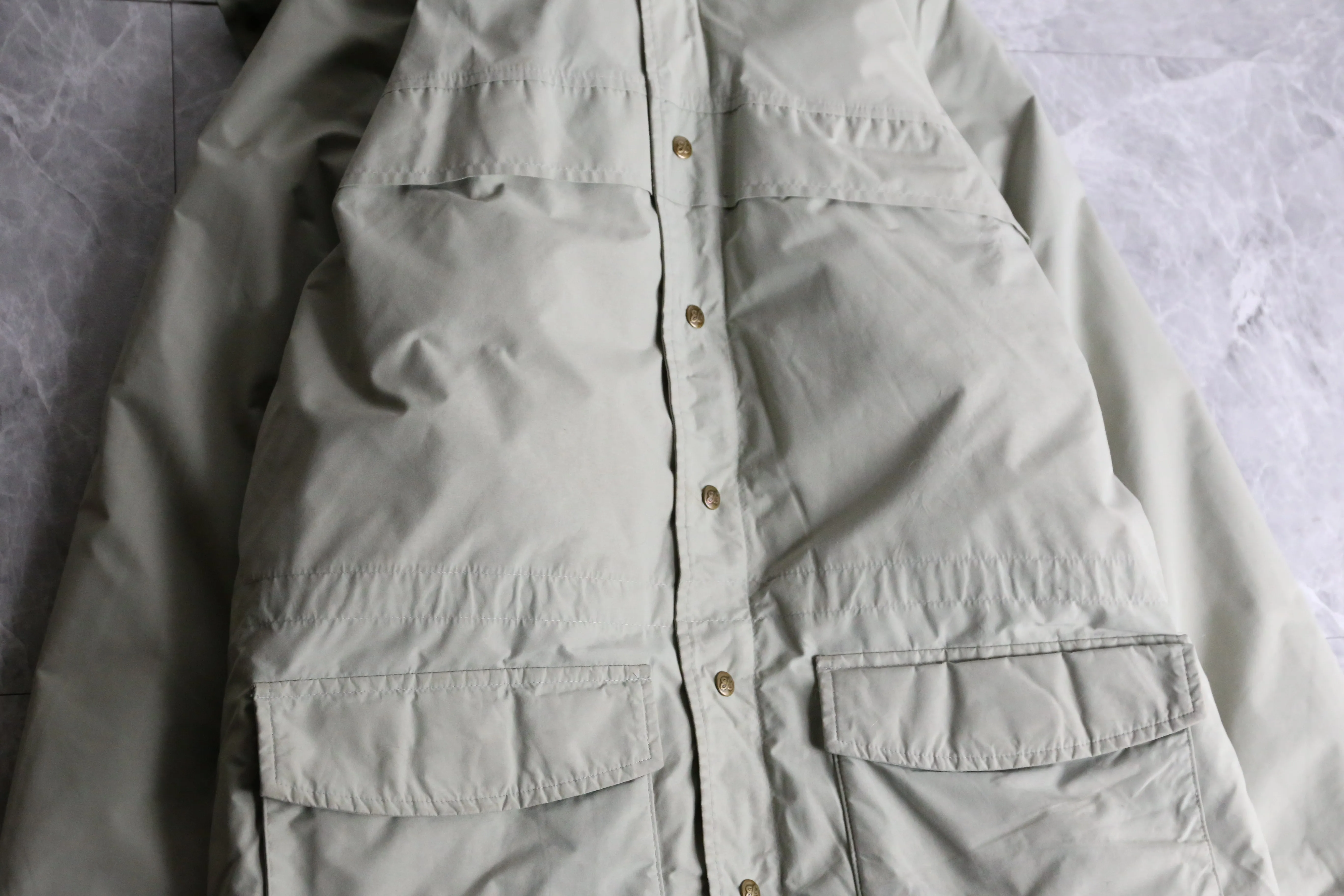 “Eddie Bauer”beige color down parka