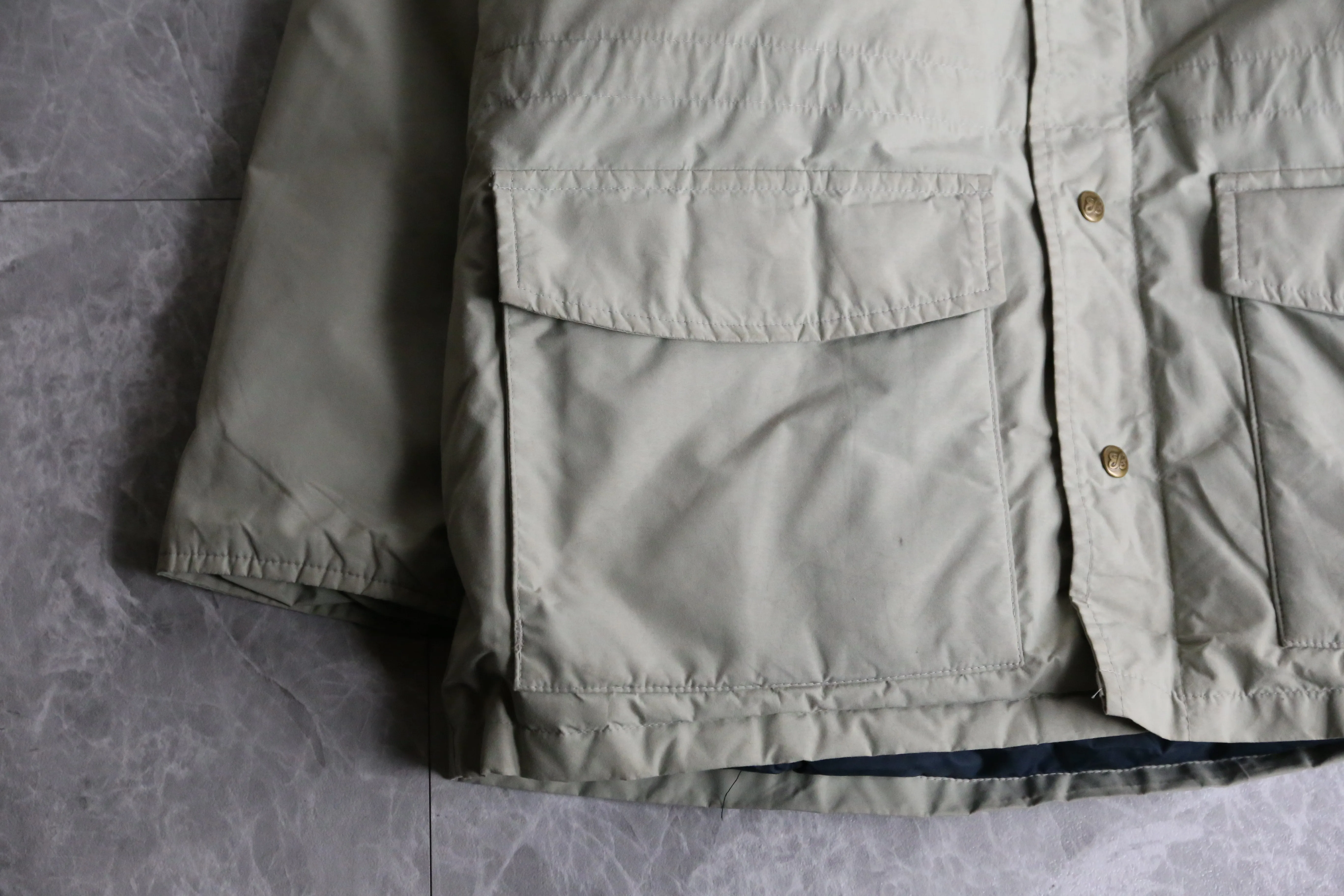 “Eddie Bauer”beige color down parka