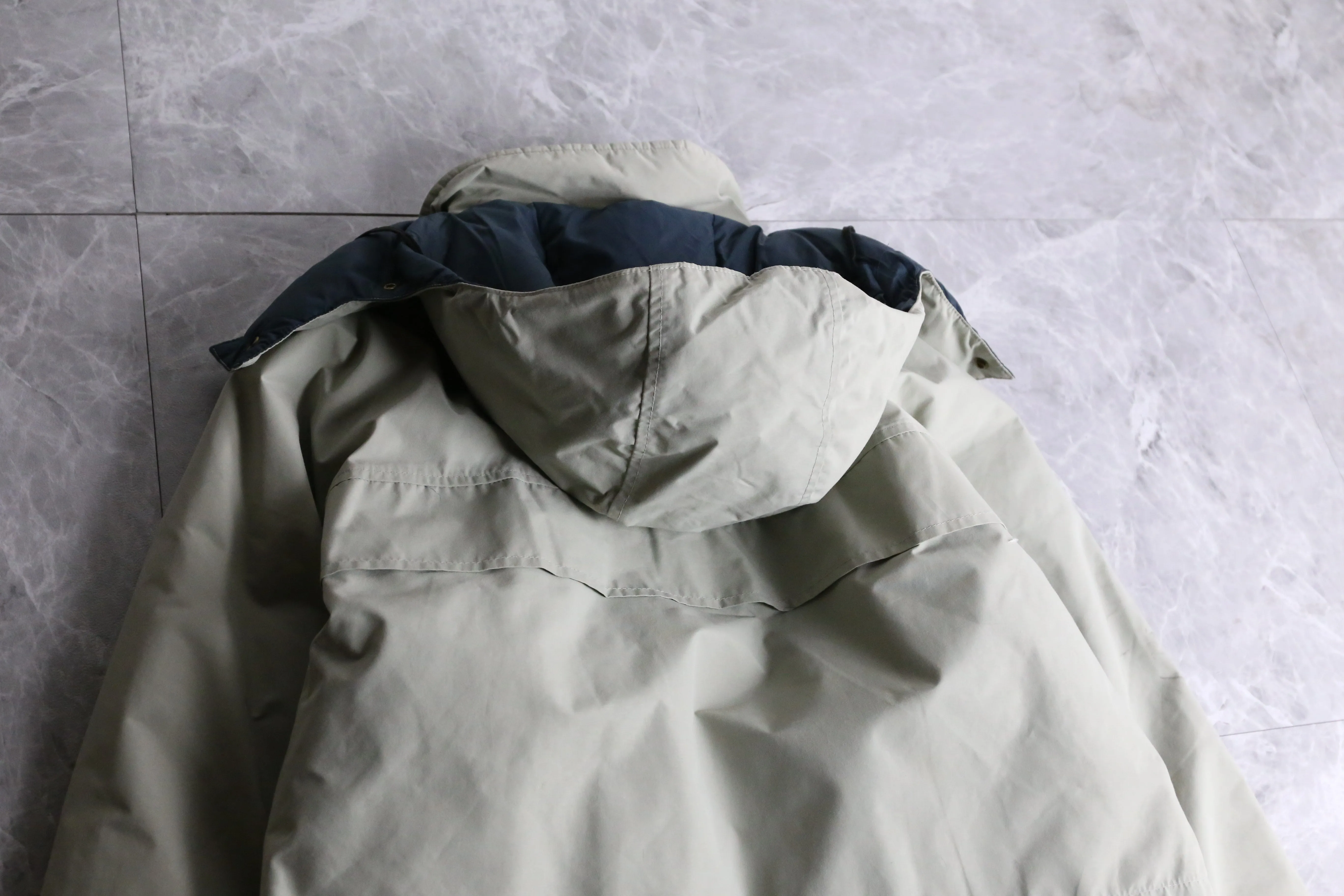 “Eddie Bauer”beige color down parka