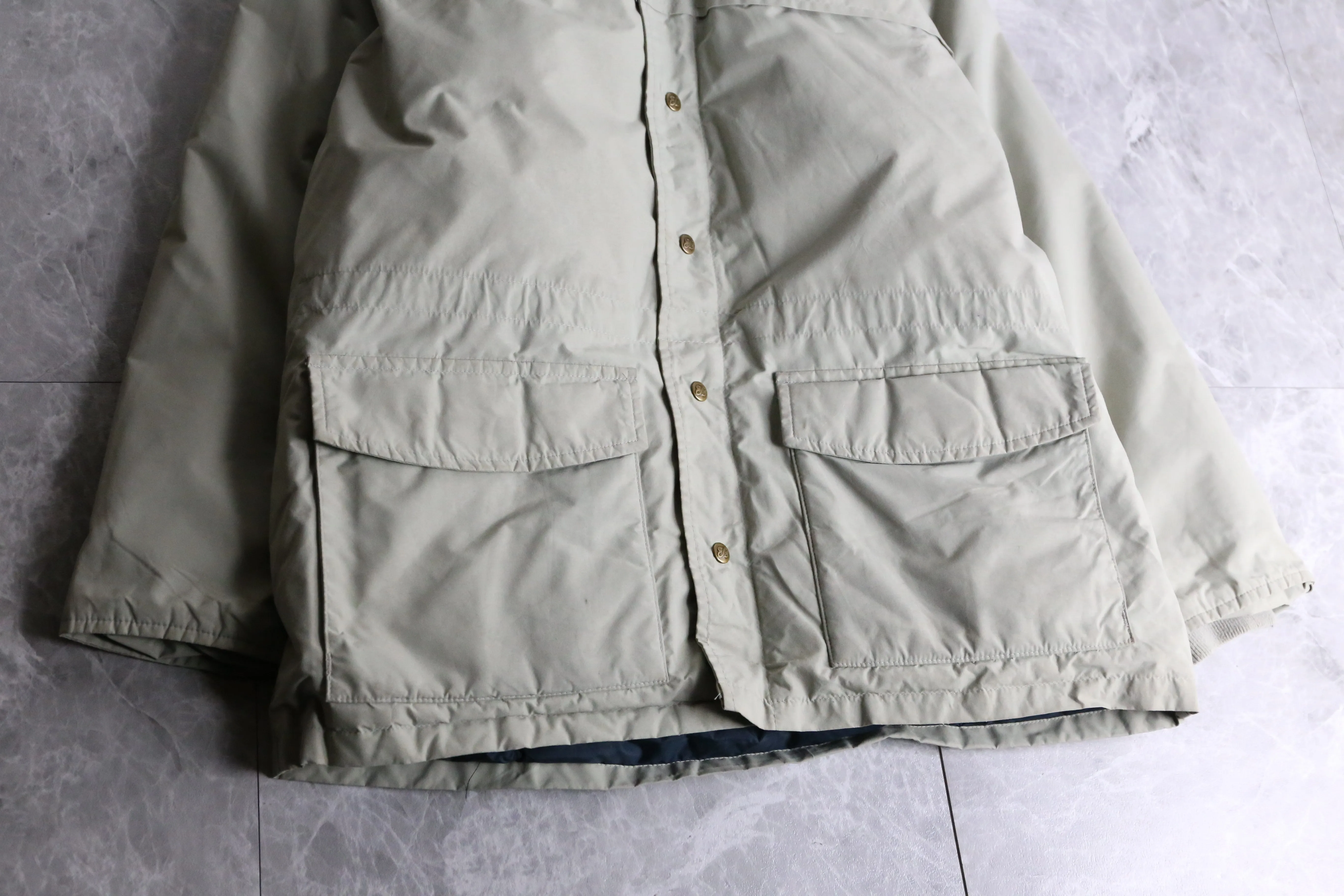 “Eddie Bauer”beige color down parka