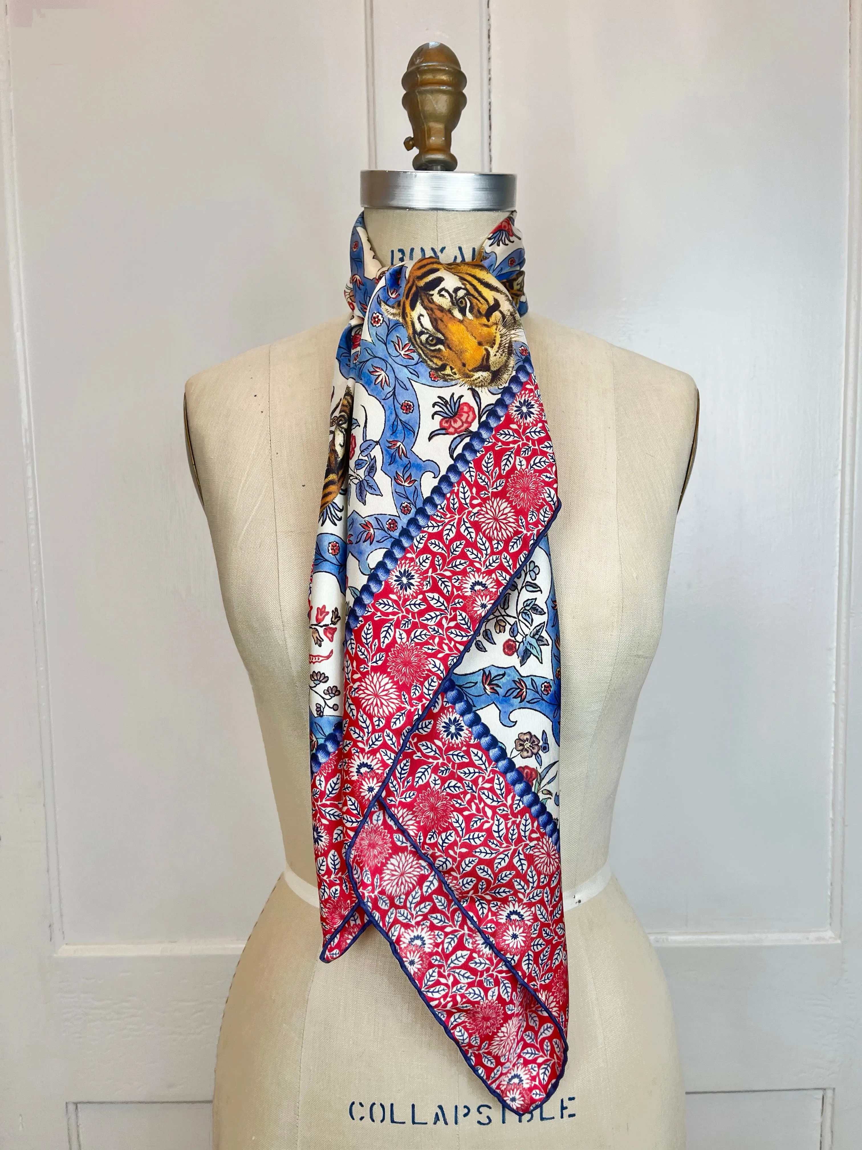 Elwyn New York Peeking Tigers Scarf