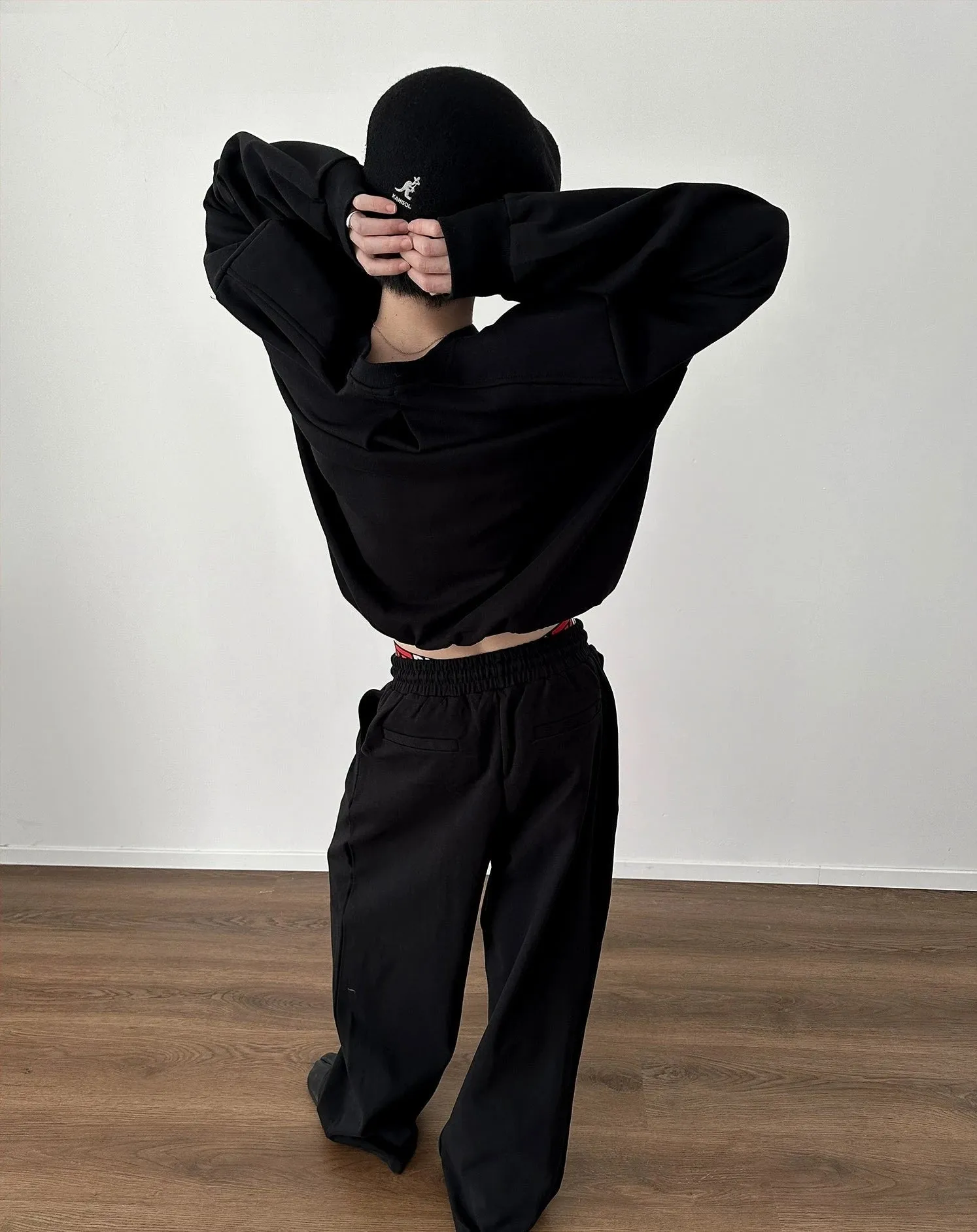 Gen Solid Shoulder Pad Crewneck & Pleated Wide Sweatpants Set