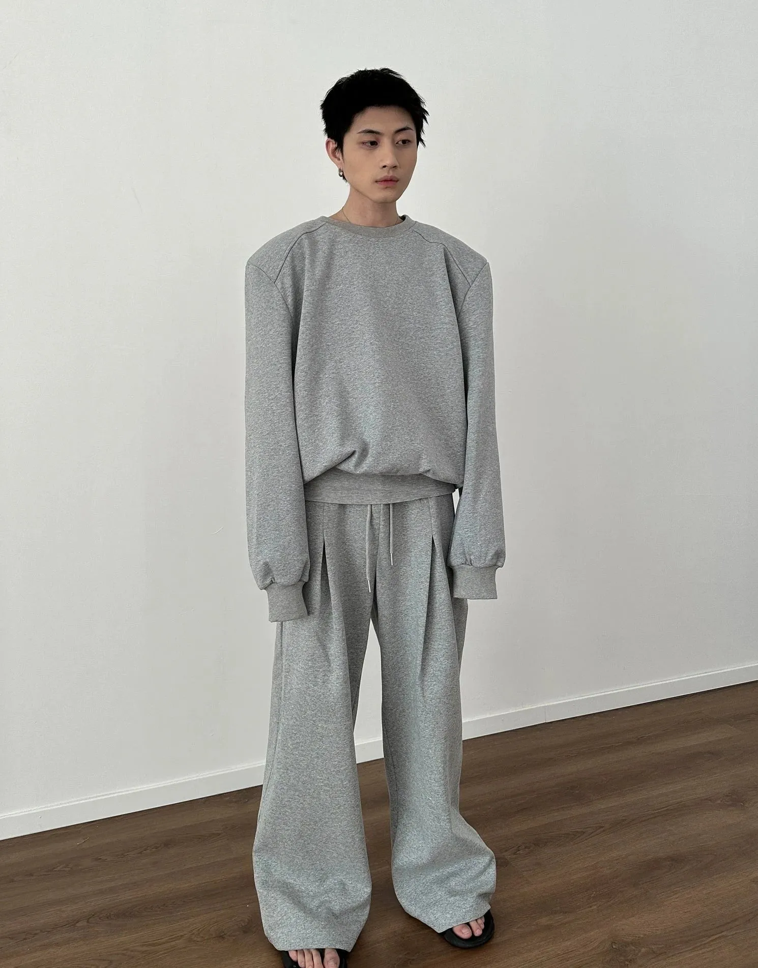 Gen Solid Shoulder Pad Crewneck & Pleated Wide Sweatpants Set