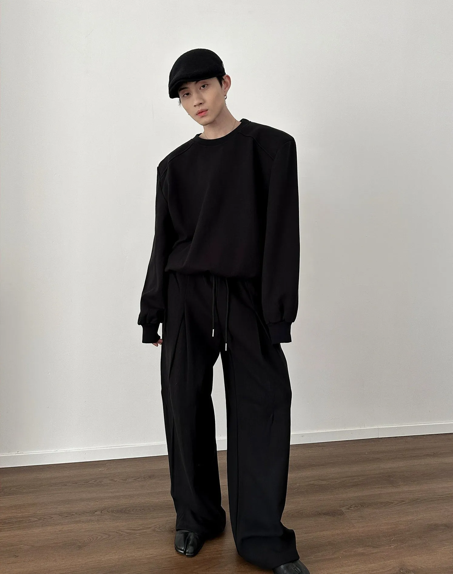 Gen Solid Shoulder Pad Crewneck & Pleated Wide Sweatpants Set