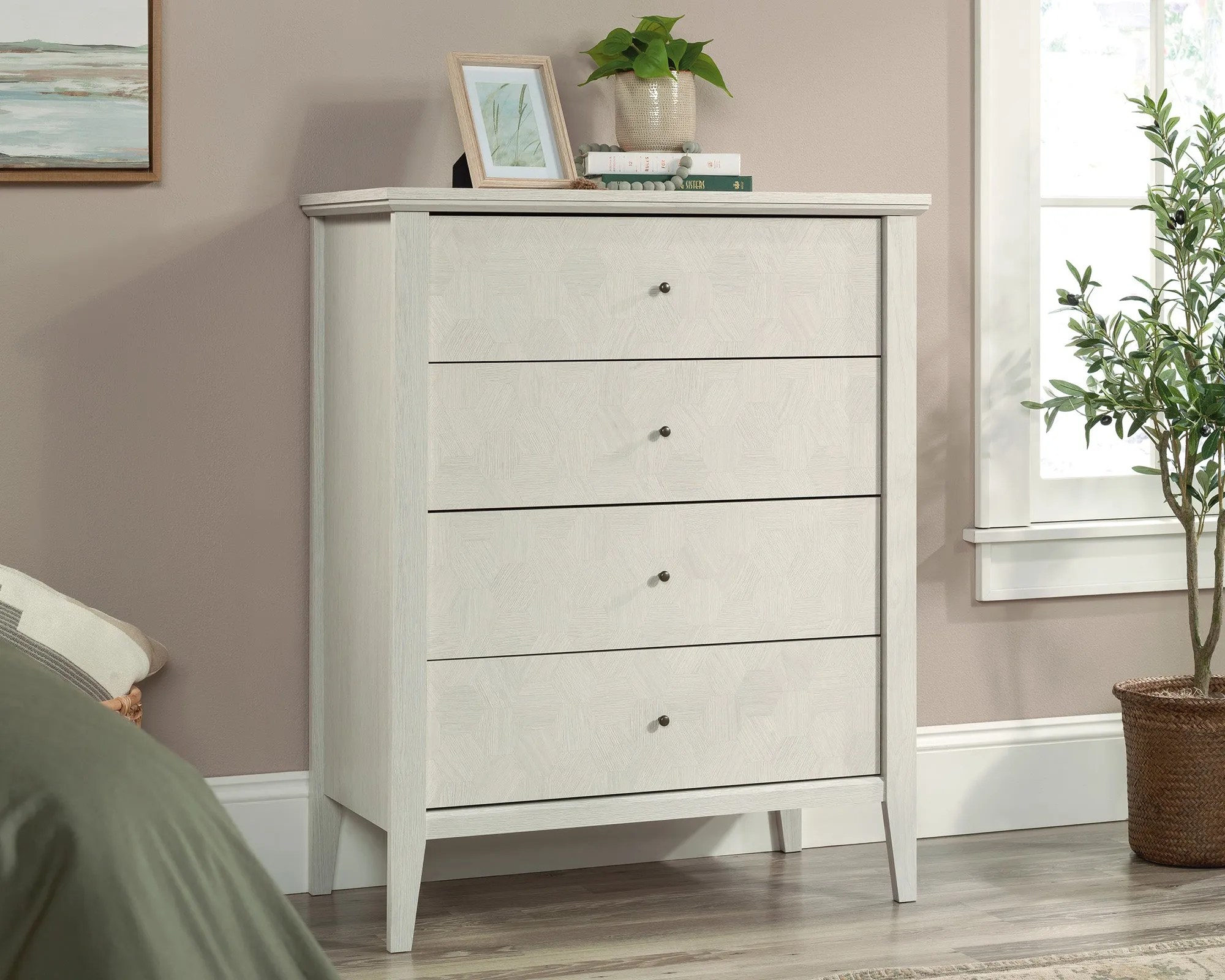 Larkin Ledge 4-Drawer Chest Go