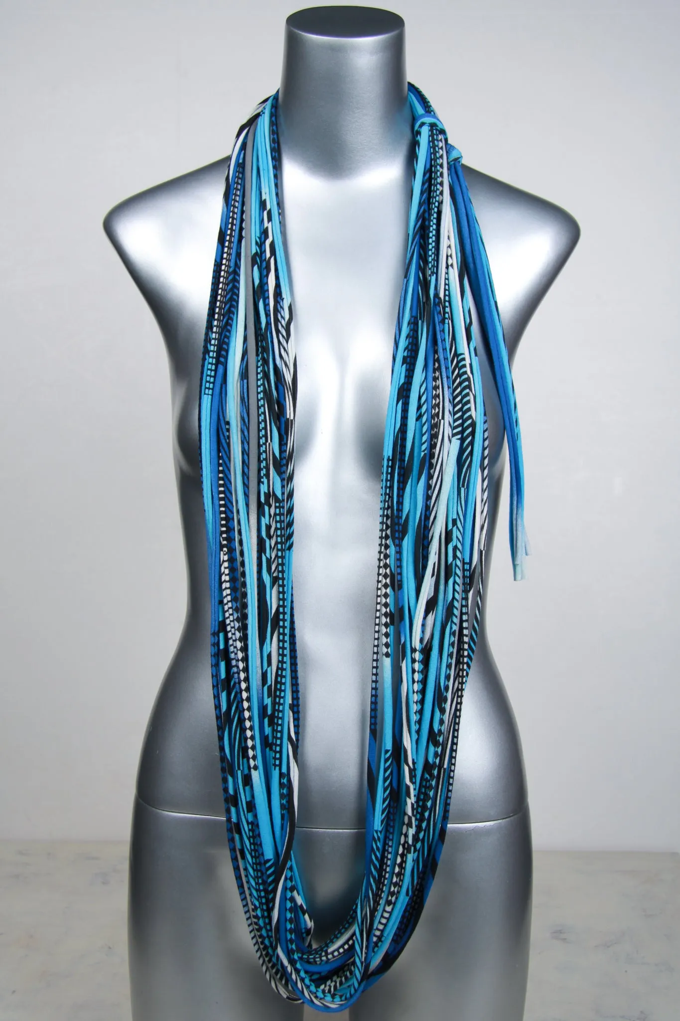 Necklush Infinity Scarf / Blue & Black / Unisex