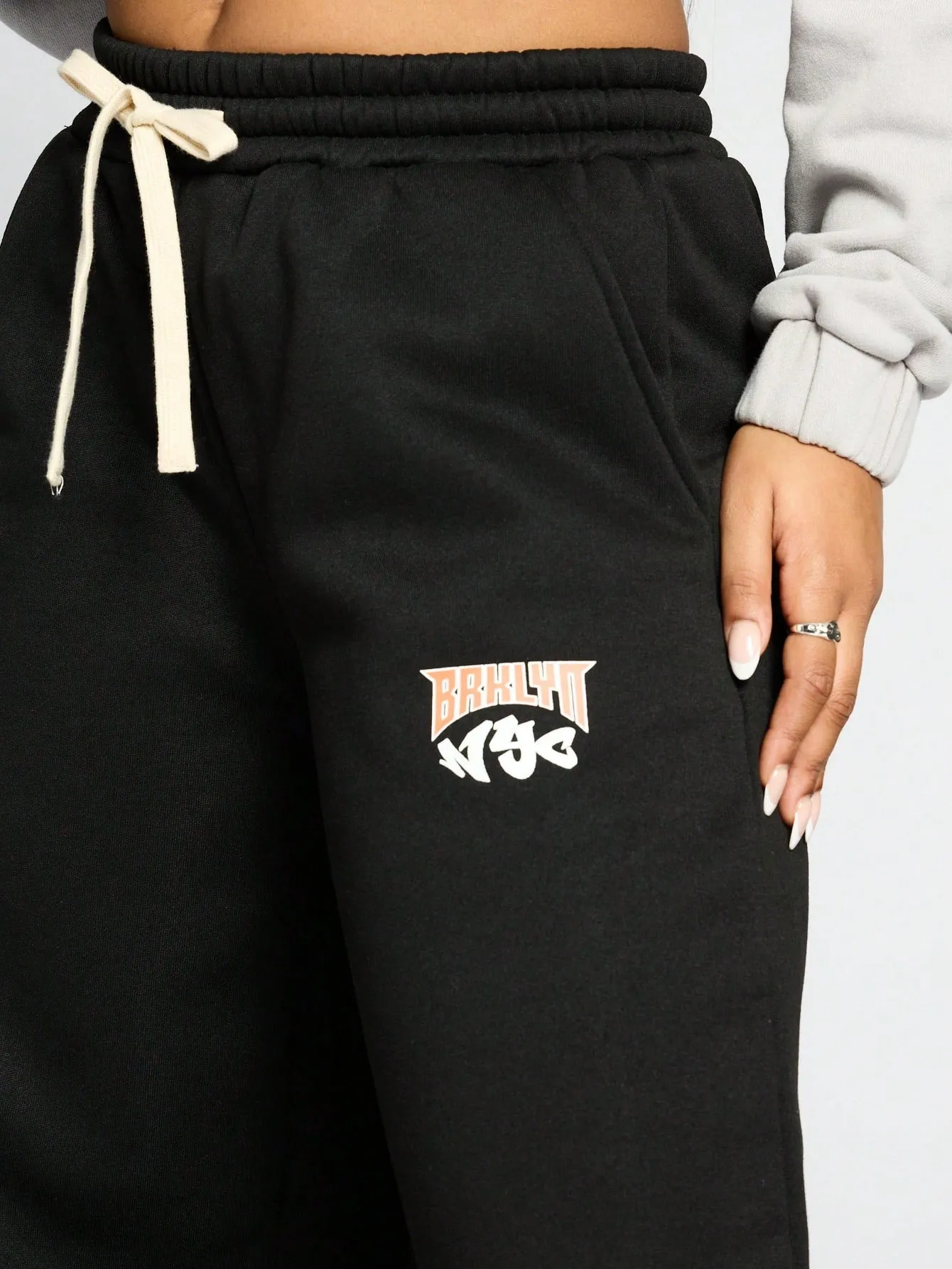 SUMWON WOMEN Wide Leg Graphic Sweatpants