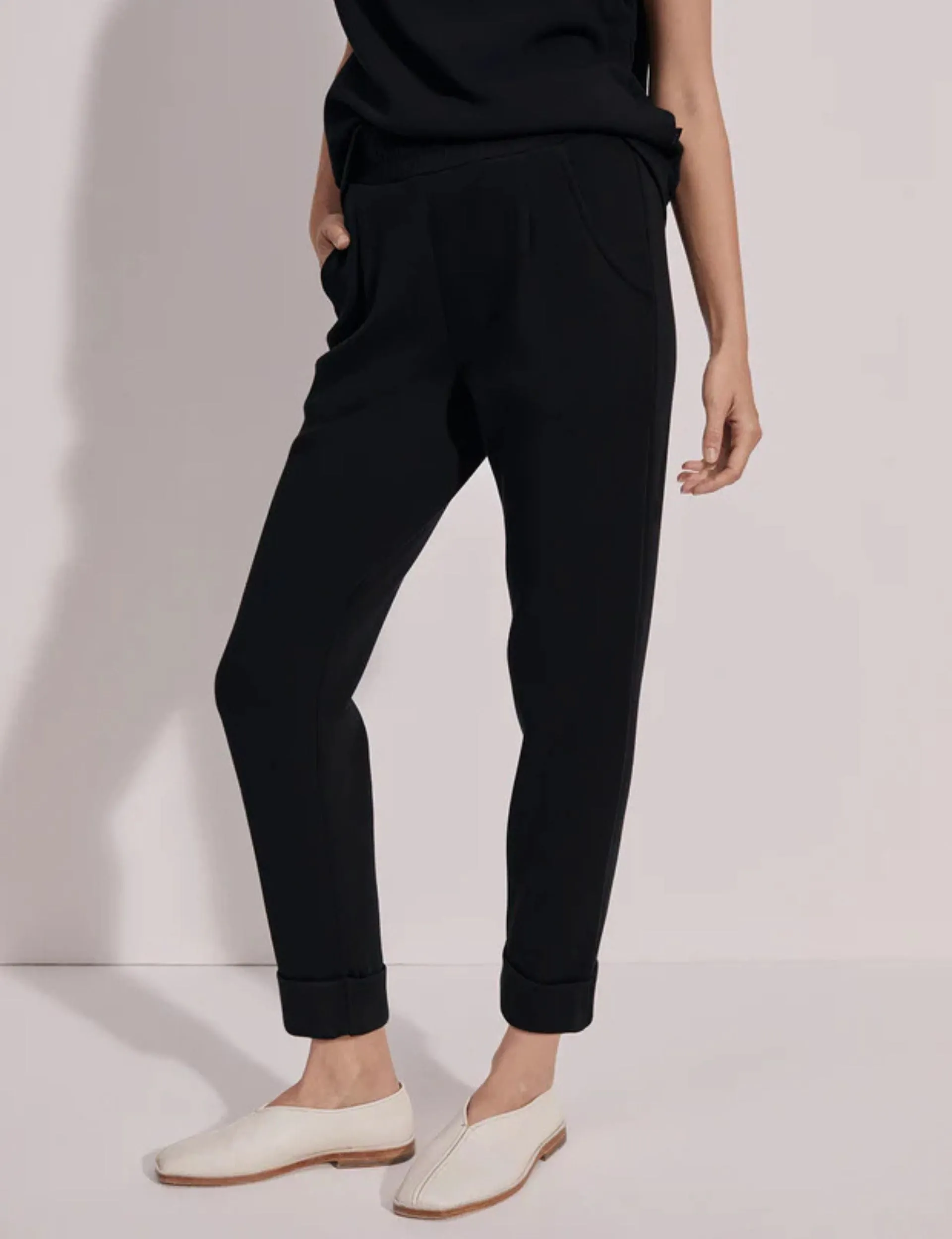 The Rolled Cuff Pant 25" - Black